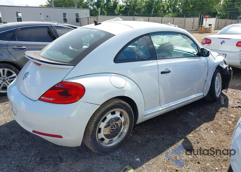 2015 Volkswagen Beetle 1.8T Classic z USA, uszkodzony, nr VIN 3VWF17AT5FM653676